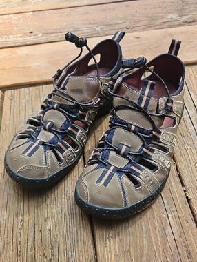 Clarks Mens Brown and Navy Outdoor Closed-Toe Sandals - Size 10